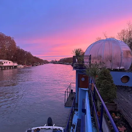 Botel Peniche De Charme Dans La Foret Parisienne-cheminee-bulle Exterieure Paris
